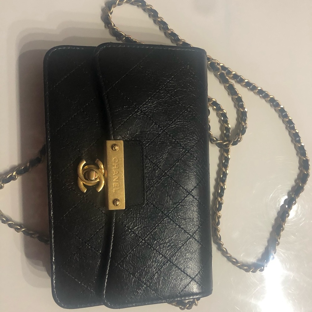 Chanel wallet on chain